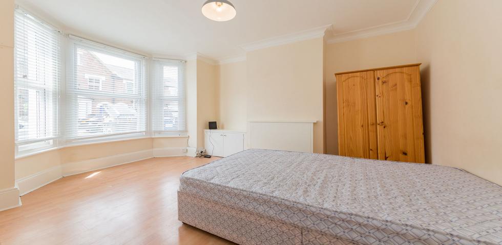 			PRIVATE GARDEN, 3 Bedroom, 1 bath, 1 reception House			 Prospect Road, FINCHLEY ROAD / CHILDS HILL